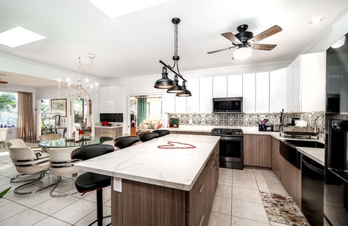 Liliha - Kapalama House | Historic Hillside Home 4 beds/4 baths