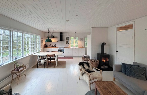 Ebeltoft House | Historic holiday home near the beach in Ahl