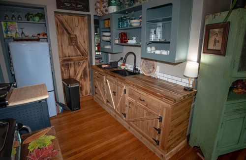 Ozark House | Historic home across the street from the Ozark Mill and Finley Farms property
