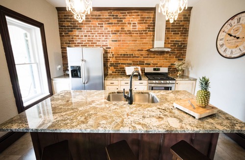 Alto Pass House | Historic Home, Modern & Charming Decor, Wine Trail, Private Rental