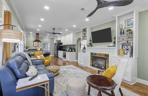 Fairmount House | Historic Home near TCU, Zoo, Dickies & Downtown
