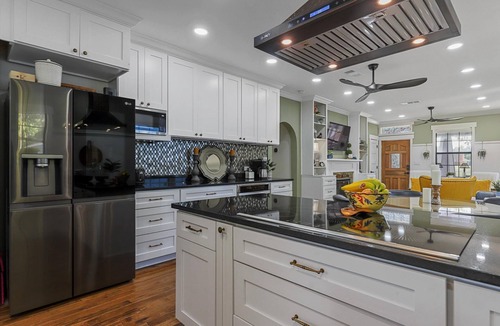 Fairmount House | Historic Home near TCU, Zoo, Dickies & Downtown