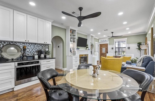 Fairmount House | Historic Home near TCU, Zoo, Dickies & Downtown