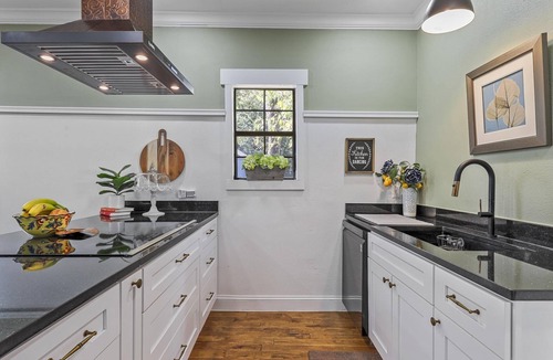 Fairmount House | Historic Home near TCU, Zoo, Dickies & Downtown