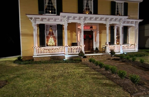 Keeling House | Historic home, Sleeps 10, VIR 2 miles,Hyco lake 8 mi., Fire Pit, Historic Milton