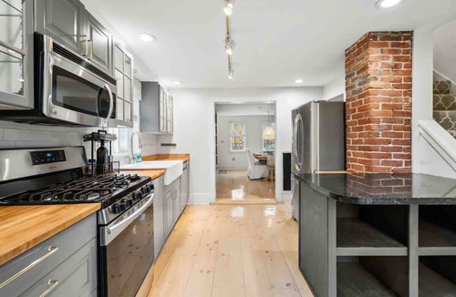 Newburyport House | Historic home w/charming courtyard