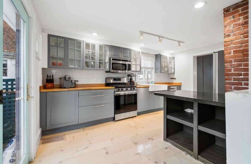 Newburyport House | Historic home w/charming courtyard