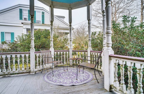 Jeanerette House | Historic Home w/Wraparound Porch + Private Yard!