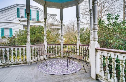 Jeanerette House | Historic Home w/Wraparound Porch + Private Yard!