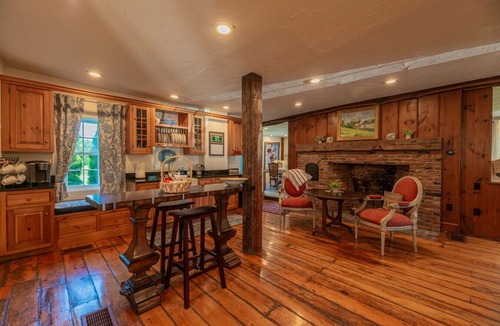 Manchester Center Apartment | Historic Home with Colonial Charm in Manchester