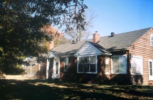 Horseshoe Lake House | Historic Horseshoe Lake Cottage