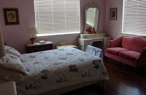 Horseshoe Lake House | Historic Horseshoe Lake Cottage