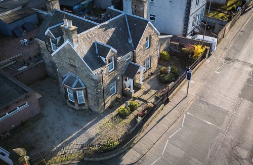 Bonnybridge Apartment | Historic Hotel-Style 2BR Home | Free Parking