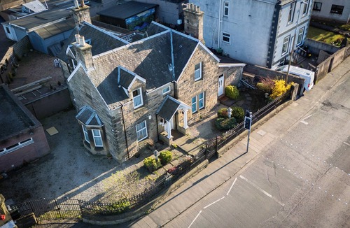 Bonnybridge Apartment | Historic Hotel-Style 2BR Home | Free Parking