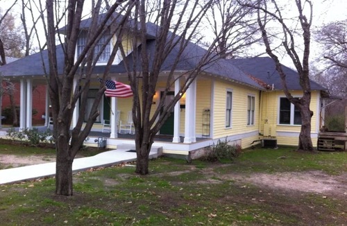 Mineola House | Historic House, modern amenities and large front porch, short walk downtown