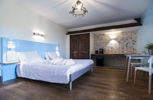 Eguilly House | Historic house with spa, sauna and hammam