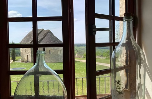 Salmaise House | Historic house with view