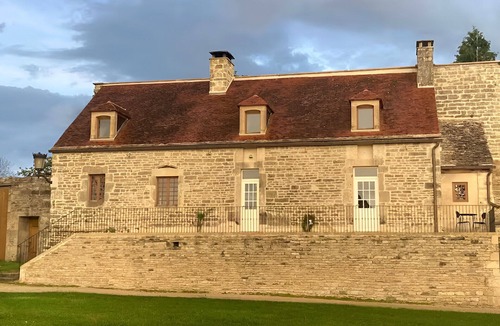 Salmaise House | Historic house with view