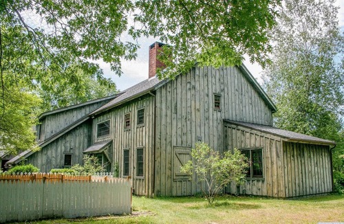 Taghkanic House | Historic Hudson Valley Barn Complex with Relaxing Grounds