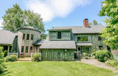 Taghkanic House | Historic Hudson Valley Barn Complex with Relaxing Grounds