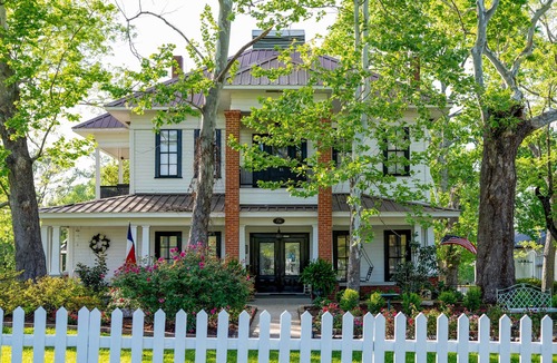 Huntington Cottage | Historic Huntington Home w/Pond & Flower Gardens!