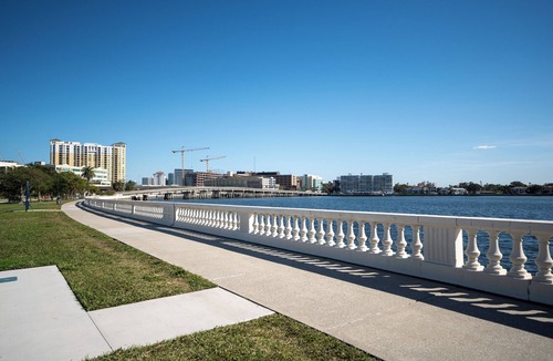 Hyde Park Apartment | HISTORIC HYDE PARK! STEPS TO BAYSHORE, UT, RIVERWALK- 5 STARS!