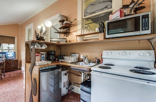 Arsenal Cabin | Historic King William Riverwalk – Rustic Exclusive