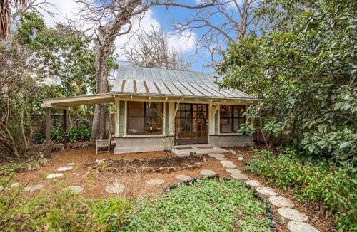Arsenal Cabin | Historic King William Riverwalk – Rustic Exclusive