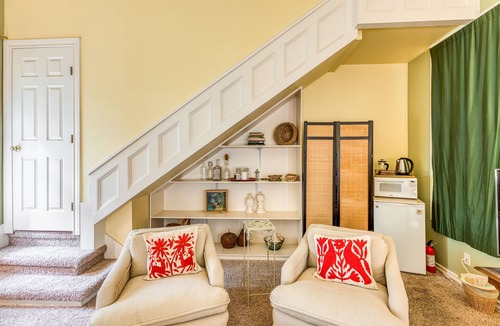 Arsenal Apartment | Historic King William Loft | Down Town | Pearl