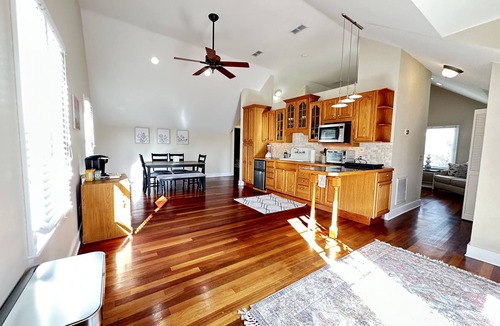 Orlando House | Historic lakefront guesthouse