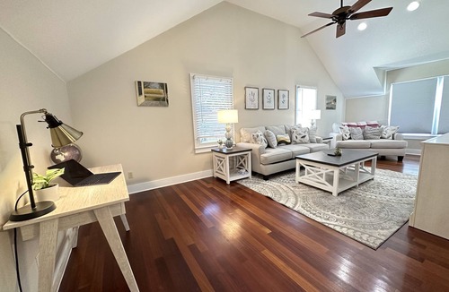 Orlando House | Historic lakefront guesthouse
