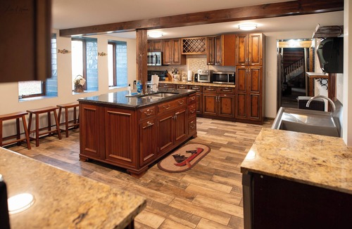 Deer River Cabin | Historic lakefront lodge with full bar, sauna, private boat ramp