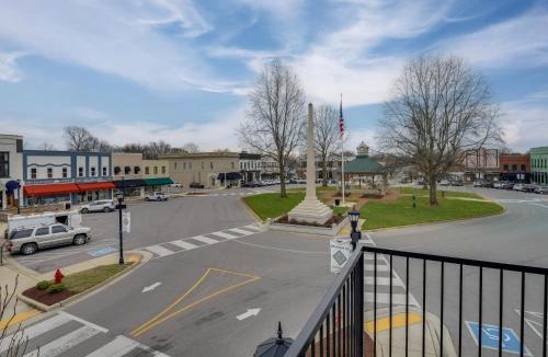 Lawrenceburg House | Historic Lawrenceburg Loft: Balcony + Square Views