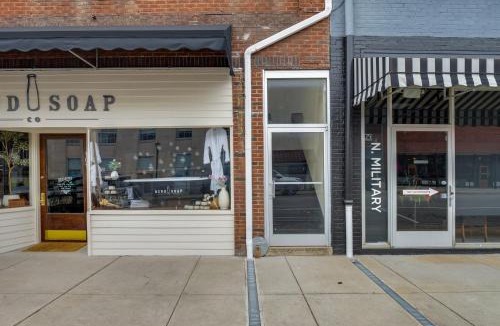 Lawrenceburg House | Historic Lawrenceburg Loft: Balcony + Square Views