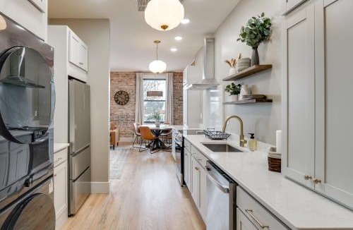 Lawrenceburg House | Historic Lawrenceburg Loft: Balcony + Square Views
