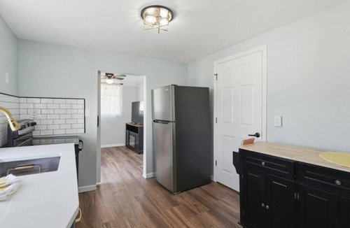 Downtown House | Historic Lemon Porch: Walk to Lake Mirror & Downtown