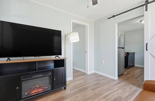 Downtown House | Historic Lemon Porch: Walk to Lake Mirror & Downtown