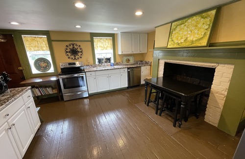 Fairfield House | Historic Lexington Getaway - Blue Ridge Views- Ideal for Families & Pets