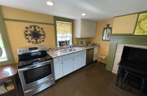 Fairfield House | Historic Lexington Getaway - Blue Ridge Views- Ideal for Families & Pets