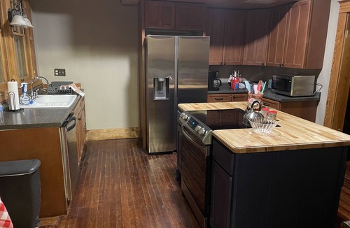 Spur Bed & Breakfast | Historic Lisenby-Campbell House; Spacious, Historic & Tastefully Updated.