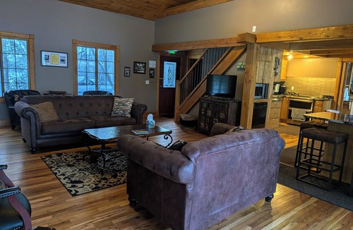 Walker Cabin | Historic Lodge on 48 Acres. 14 Beds, 4 bathrooms, accessible rooms throughout