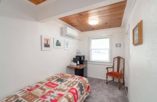 Roseburg Cabin | Historic Lodge on the North Umpqua River
