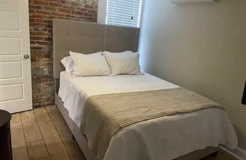 Rayne Apartment | Historic Loft apartment sleeps 6