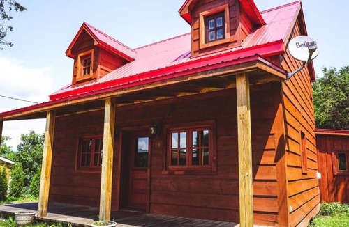 Saint-Hippolyte Cabin | Historic Log Cabin: Country Escape