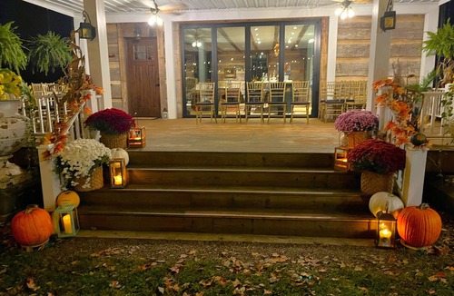 East Fultonham Cabin | Historic Log Cabin fully restored; gourmet kitchen & much more!