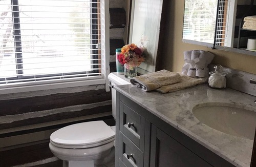 Edmond House | Historic Log Guest House OKC/Edmond border- easy access 235, Turnpike & I35