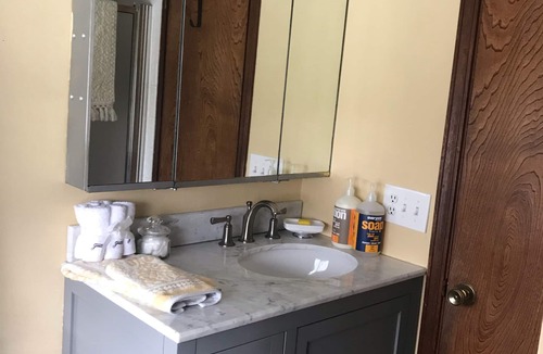 Edmond House | Historic Log Guest House OKC/Edmond border- easy access 235, Turnpike & I35
