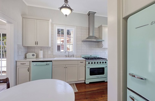 Whitfield House | Historic & Lovely - Huge Backyard, Mother-In-Law Apt out back!