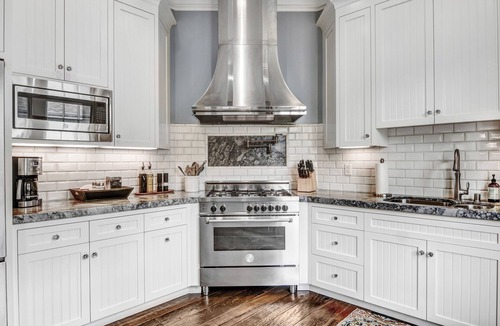 Sonoma House | Historic Luxury Bungalow 3 Blocks to Sonoma Plaza, Hot Tub & Bikes!