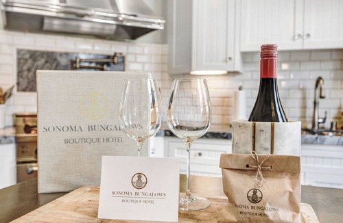Sonoma House | Historic Luxury Bungalow 3 Blocks to Sonoma Plaza, Hot Tub & Bikes!